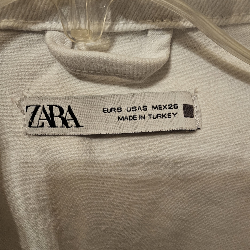 Zara (S) White Distressed Cropped Denim Jacket - Picture 4 of 7